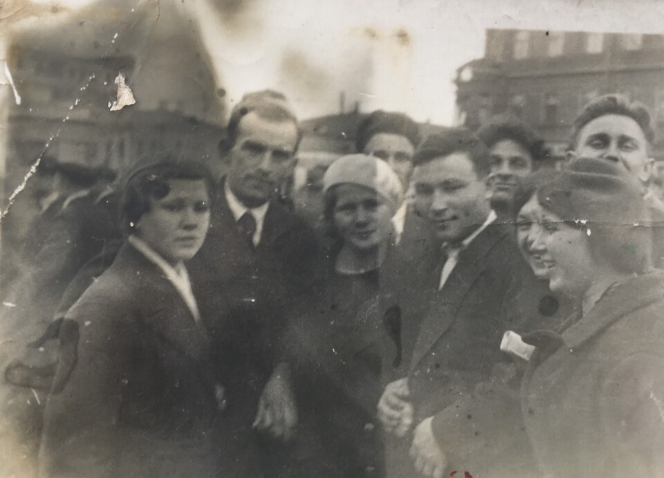 Савельєва зі студентами на першотравневій демонстрації у Москві. 1938 рік