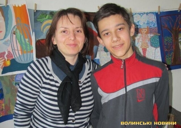 На фото – 13 річний Артур Фацинець з мамою