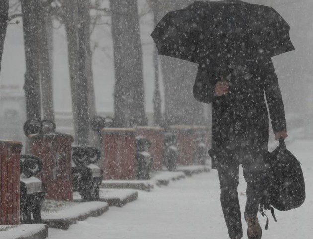Сильний сніг та штормовий вітер: синоптики попереджають про погіршення погоди