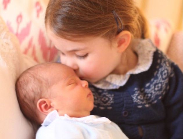 Показали світлини новонародженого британського принца Луї. ФОТО