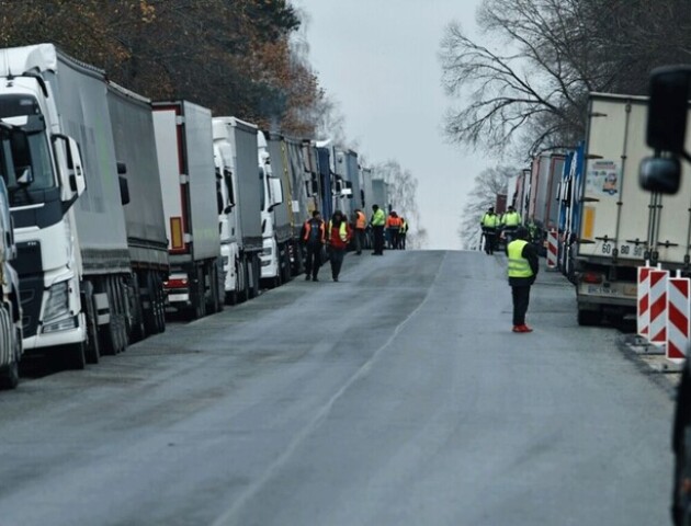 Польща анонсувала посилені перевірки на кордоні з Україною