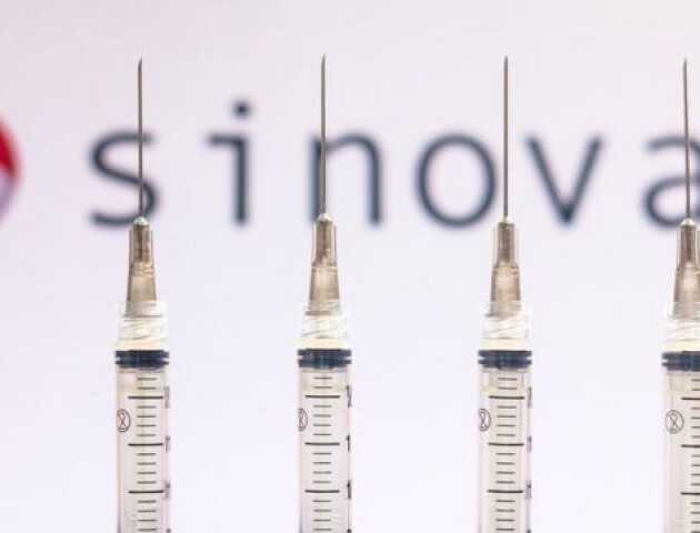 Коли вакцину від коронавірусу Sinovac розвезуть в області