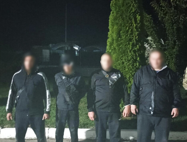 Чоловіки-ухилянти назвали розцінки за втечу за кордон