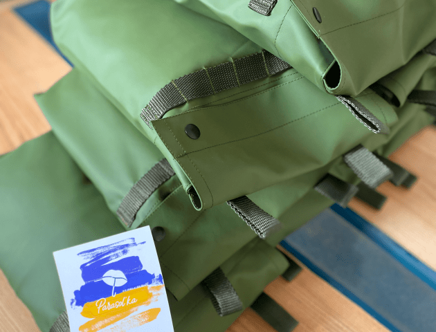 Луцький бренд «Parasol’ka» шиє дощовики для військових. ВІДЕО