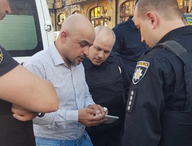 У центрі Києва побили Мустафу Найєма: нардеп прокоментував ситуацію. ВІДЕО