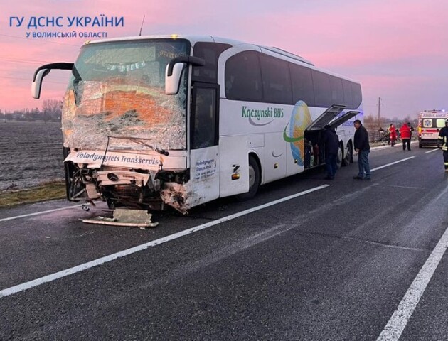 На Волині – смертельна ДТП: легковик зіткнувся з пасажирським автобусом