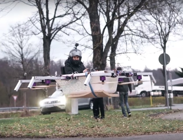 У Німеччині група ентузіастів створила «літаючу ванну». ВІДЕО