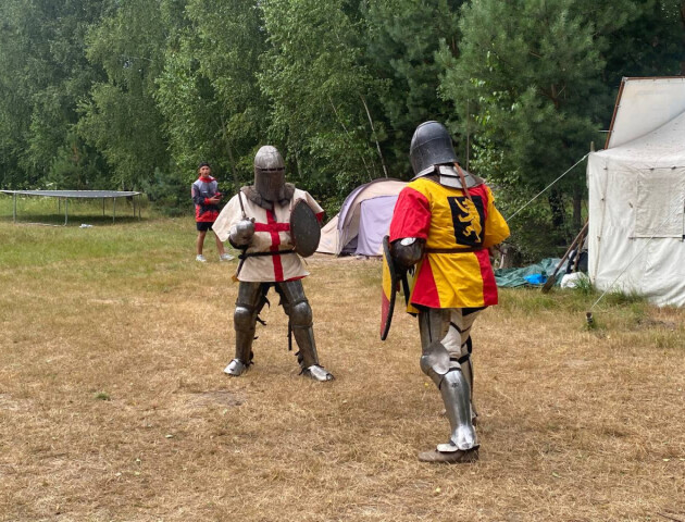На Волині «Луцькі лицарі» навчають молодь військової справи середньовіччя