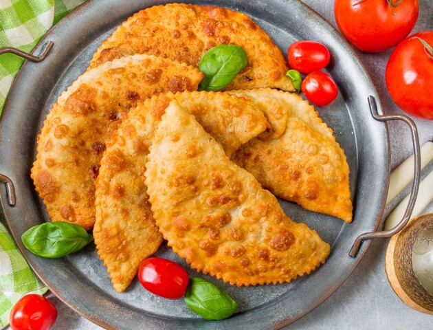 Чебурек, чіберек чи ціберек? Пояснює луцький ресторатор