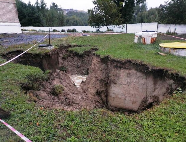 У Луцьку на каналізаційно-насосній станції утворилося провалля