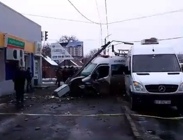 У мережі з'явилося відео жахливої аварії поліцейського авто у Ківерцях