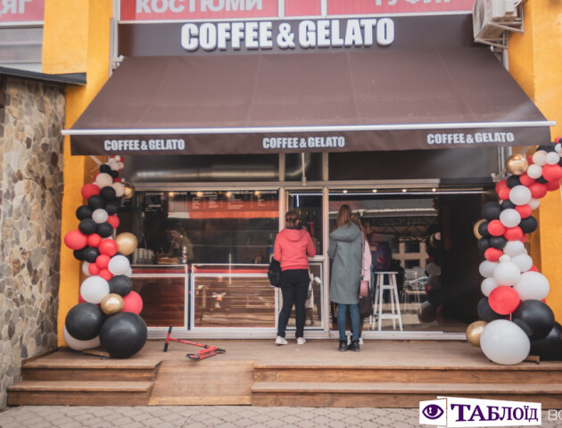 «Ми любимо тварин», - у луцькому «Coffee & Gelato» пояснили ситуацію із «забарикадованою» собакою