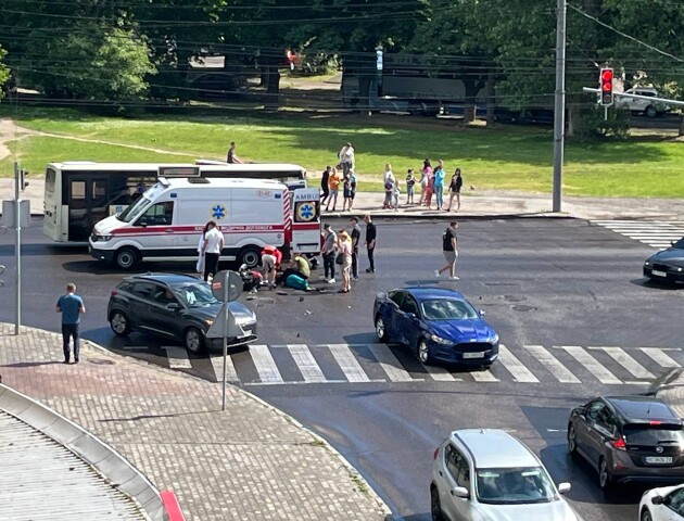 ДТП у Луцьку: зіткнулися мотоцикл та автомобіль, постраждав мотоцикліст