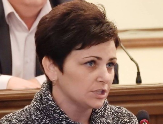 Скандал у Маневичах: через голосування за священика УПЦ МП депутатка демонстративно покинула сесію