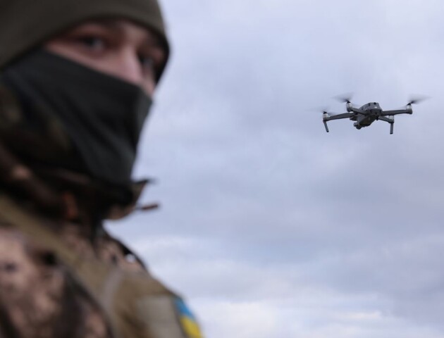 Прикордонники взяли в полон військового рф за допомогою БпЛА. ВІДЕО