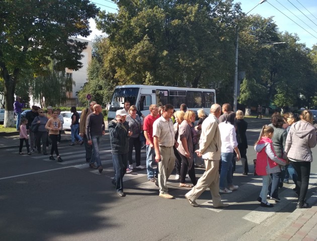 Мітингарі перекрили центральну вулицю Луцька. ФОТО