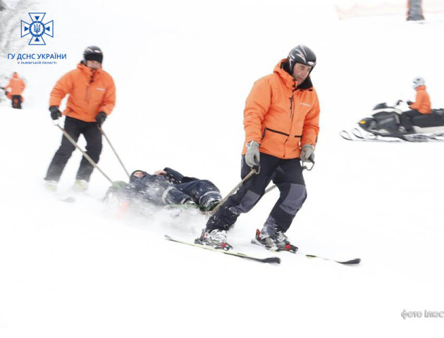 У горах на Львівщині під час катання на лижах травмувалася дівчина з Волині