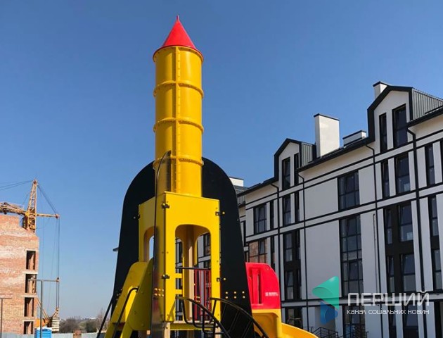 У Луцьку будують «космічний» дитячий майданчик. ФОТО