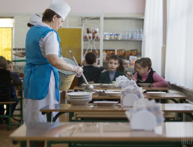 В Україні посилять контроль за якістю харчування у навчальних закладах
