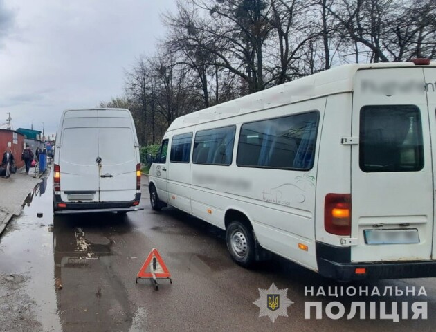 У Луцьку на автостанції бус збив пішохідку. ФОТО