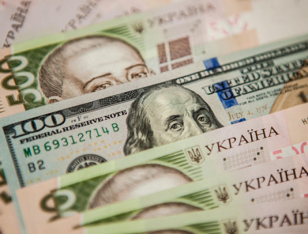 Курс валют на 10 квітня: після великодніх вихідних валюта впала у ціні