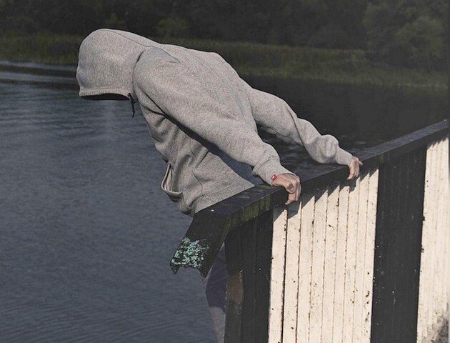 У Луцьку чоловік намагався стрибнути з мосту