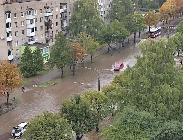 У Луцьку затопило дороги