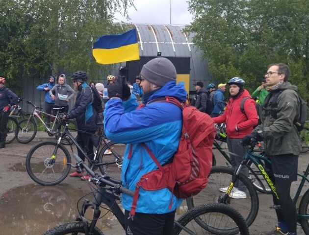 Ні дощ, ні вітер не злякали: у Луцьку відбувся благодійний велопробіг на підтримку ЗСУ