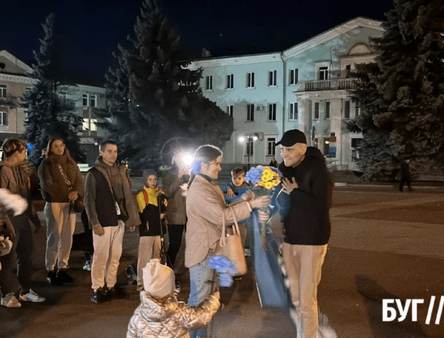 Нововолинськ зустрів звільненого з полону захисника