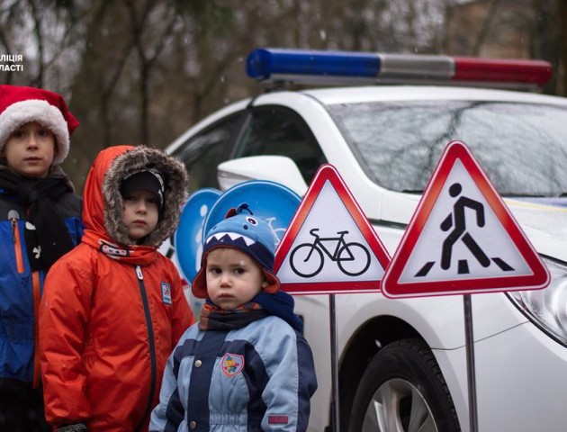 Із сиреною в патрульному авто: лучан кличуть на розваги з поліцейськими