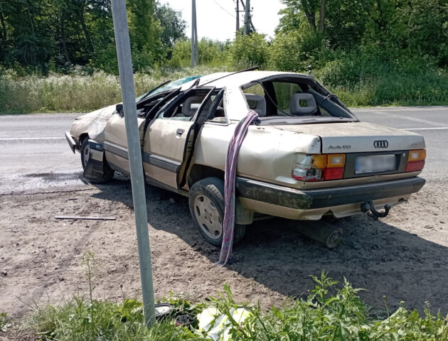 На Волині автомобіль злетів у кювет та перекинувся