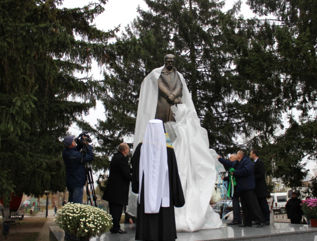 У селі під Луцьком відкрили новий пам'ятник Тарасу Шевченку. ФОТО