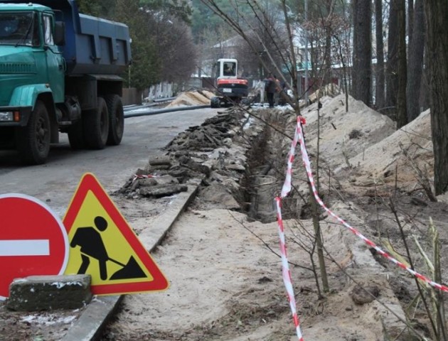 Як на Світязі будують каналізацію та велодоріжку. ВІДЕО