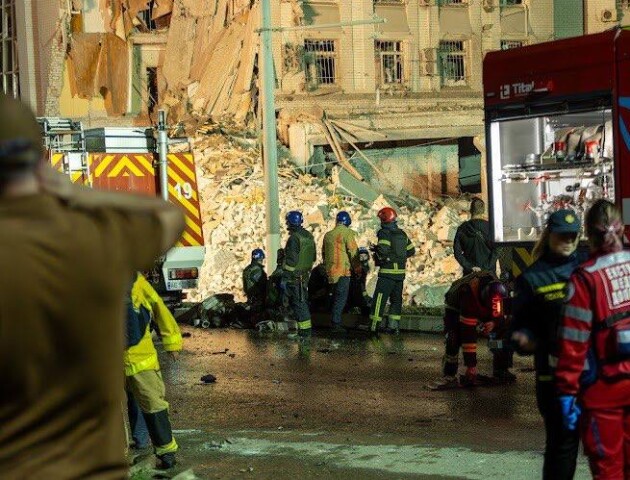 Рашисти влучили у багатоповерхівку в Дніпрі: відомо про 9 постраждалих