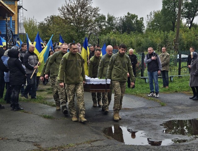 Громада на Волині поховала захисника