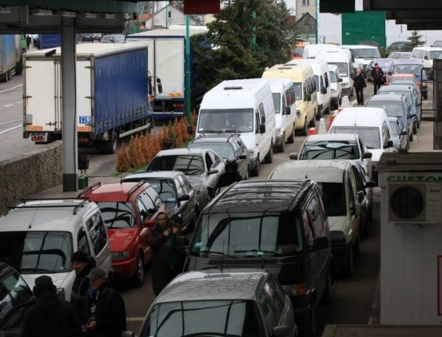На Ягодині черги: стоїть близько 600 машин на в’їзд в Україну