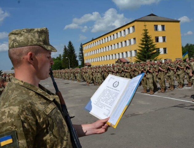 Достойні зарплати й доплати: волинські прикордонники кличуть на службу