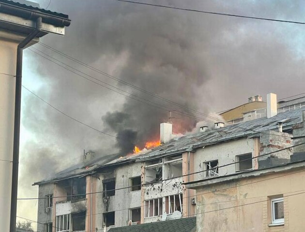 У Львові уламки ворожих ракет впали на житлові будинки: є постраждалі. ФОТО