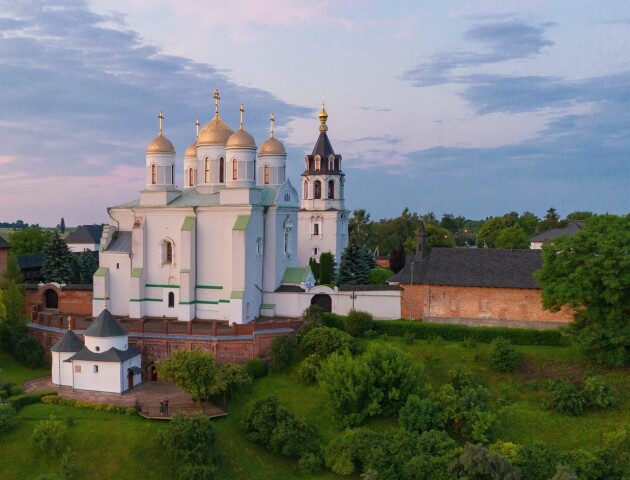 Шмигаль доручив перевірити на Волині три монастирі московського патріархату
