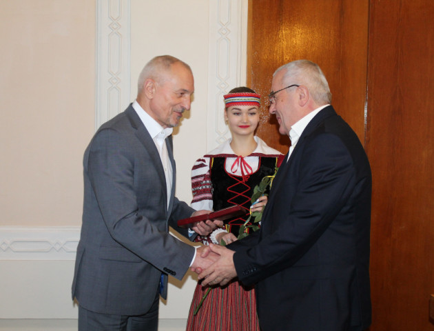 Олександр Савченко нагородив дев’ятьох  волинян державними  відзнаками. ФОТО