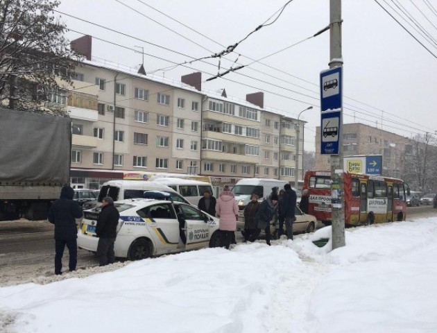 Подробиці аварії за участю маршрутки в Луцьку. ФОТО