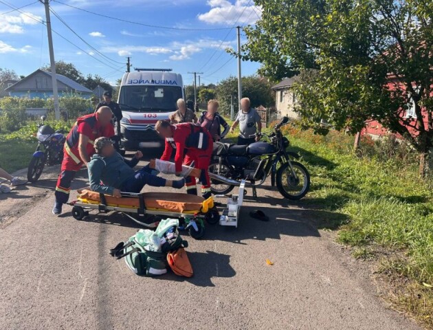 У Луцькому районі дорогу не поділили два мотоцикли: один з водіїв у лікарні. ФОТО