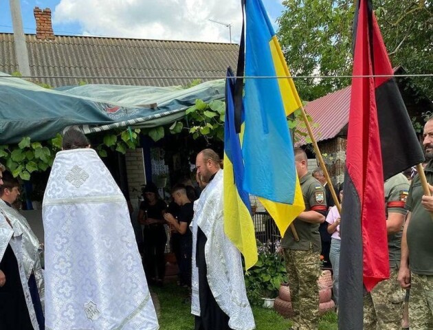 Волиняни попрощалися з бійцем ЗСУ Валерієм Шиндируком, який загинув під час відпустки