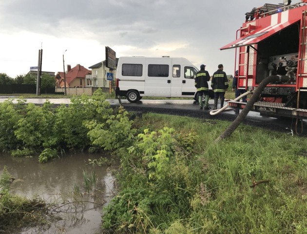 Рятувальники відкачували воду з підвалів волинян