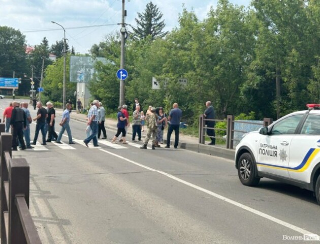 У Луцьку зупинили похорон воїна і перекрили дорогу, бо не вірять у його природну смерть