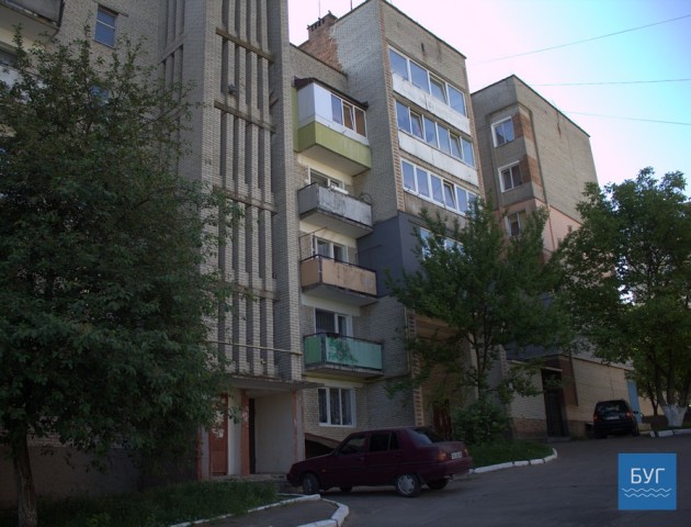 Руйнується фундамент та відходять стіни: жителі Нововолинська бояться за свій будинок. ФОТО