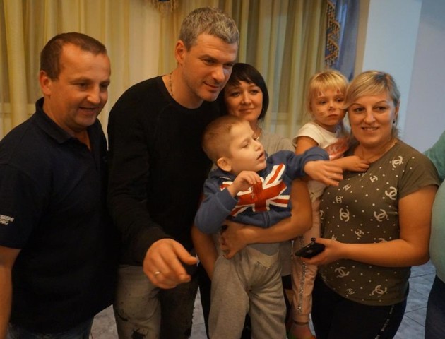 Арсен Мірзоян у Луцьку відвідав діток у санаторії. ФОТО
