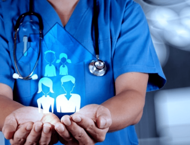 Уряд анонсував підвищення зарплат українським лікарям