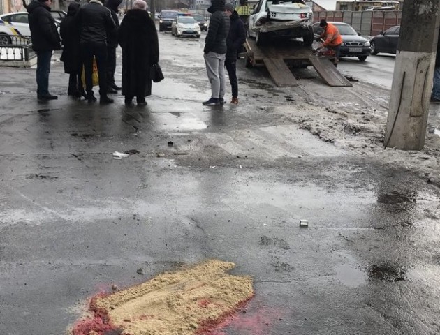 В Києві BMW протаранив Opel, а потім на смерть збив жінку-пішохода. ВІДЕО