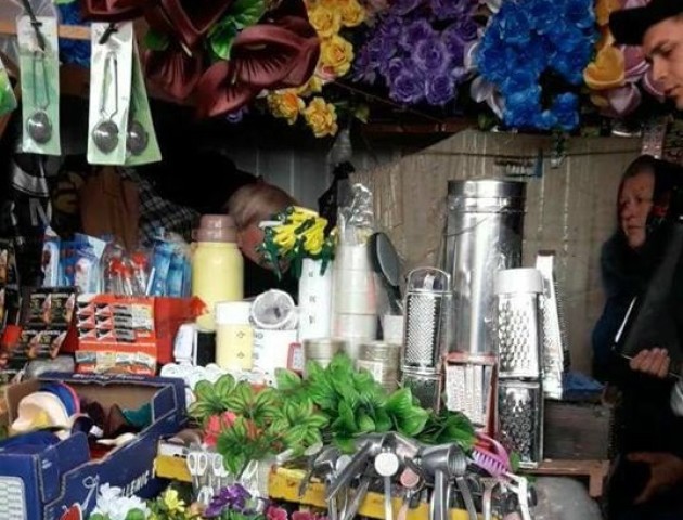 На Центральному ринку Луцька жінка продавала сурогат